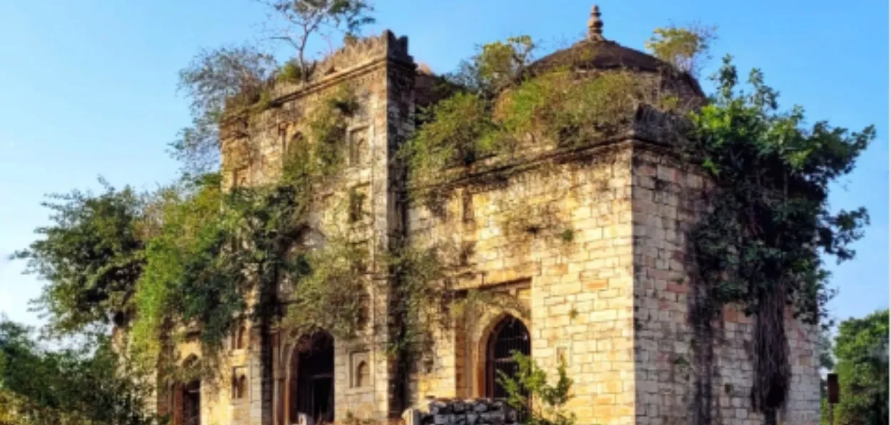 The Mughal era mosque Near Roshangarh Fort