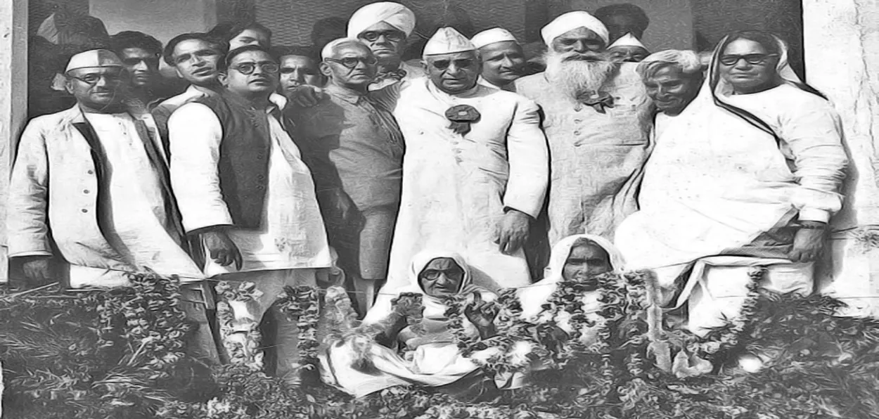 Saifuddin Kitchlew (wearing coat and cap) with Giani Gurmukh Singh Musafir at memorial of Jalianwala Bagh martyrs in Amritsar