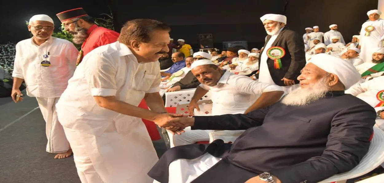 Grand Mufti Kanthapuram A P Aboobacker Muslyar with politician Ramesh Chennithala during the Kerala Yatra