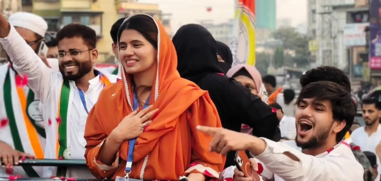 Marziya Shanu Pathan, with her supporters after winning the BMC election
