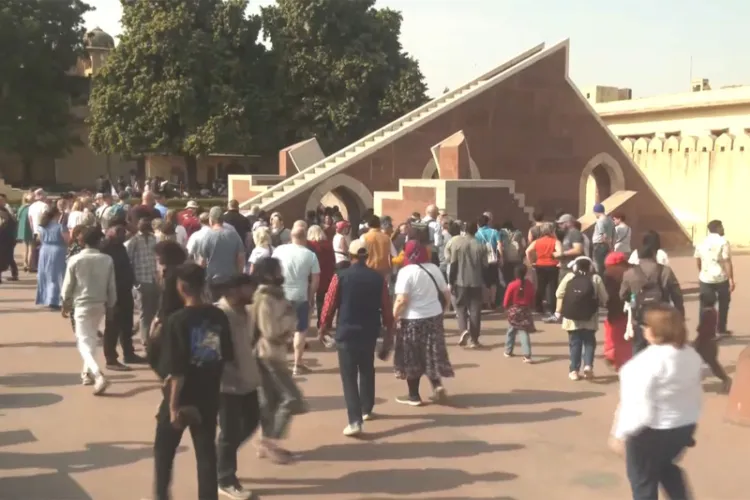 Large number of tourists at Janta Mantar (Jaipur)