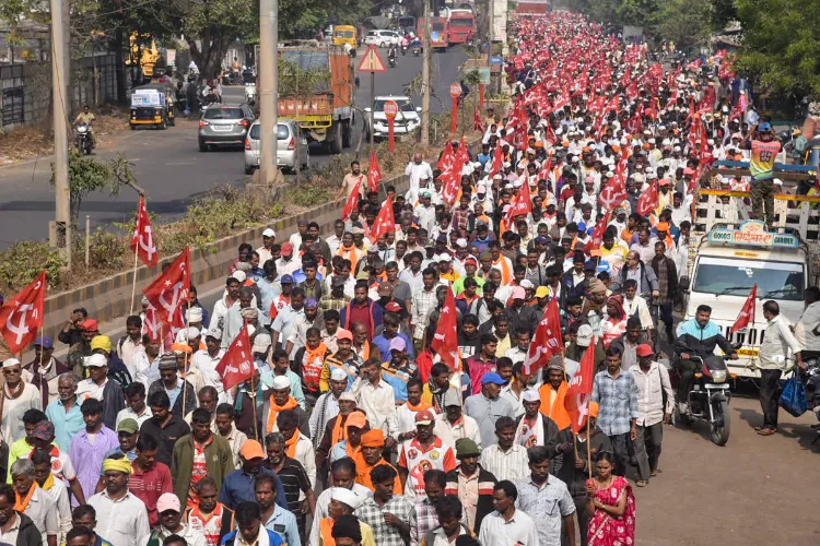 Farmers, tribals march to Mumbai to press for demands