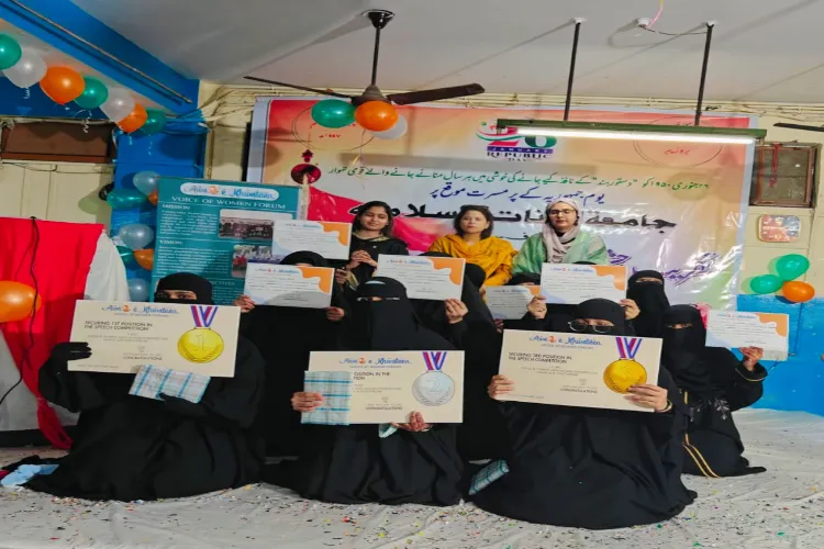 Dr. Parveen, convenor of Awaz-e-Khwateen with students of Zayed Girls College, New Delhi