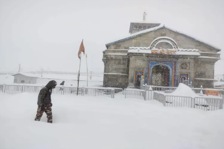 Kedarnath experiencing extreme winter conditions, turns into winter wonderland; with 3-4 feet of snow blanketing