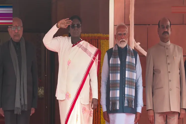 President Droupadi Murmu receives Guard of Honour at Parliament House before addressing joint sitting of both Houses on Budget session’s first day in New Delhi. Vice President C.P. Radhakrishnan, PM Modi and LS Speaker Om Birla present.