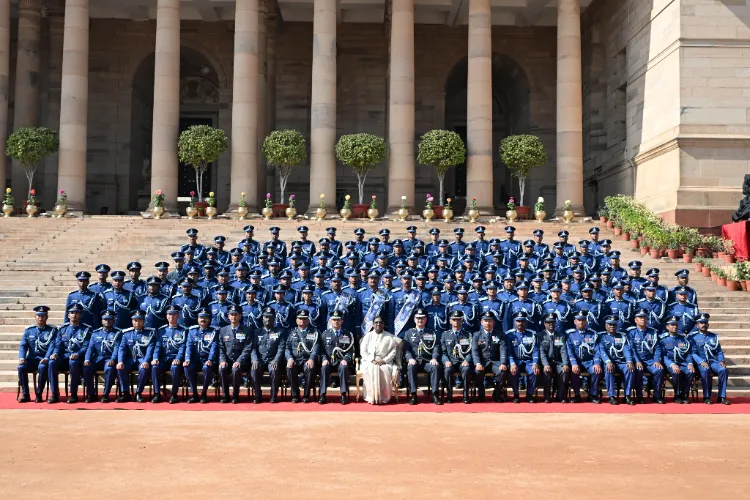 President Murmu meets R-Day tri-service band contingents