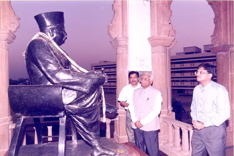 Union Minister Piyush Goyal with his father and former Union Minister Vedprakash Goyal 