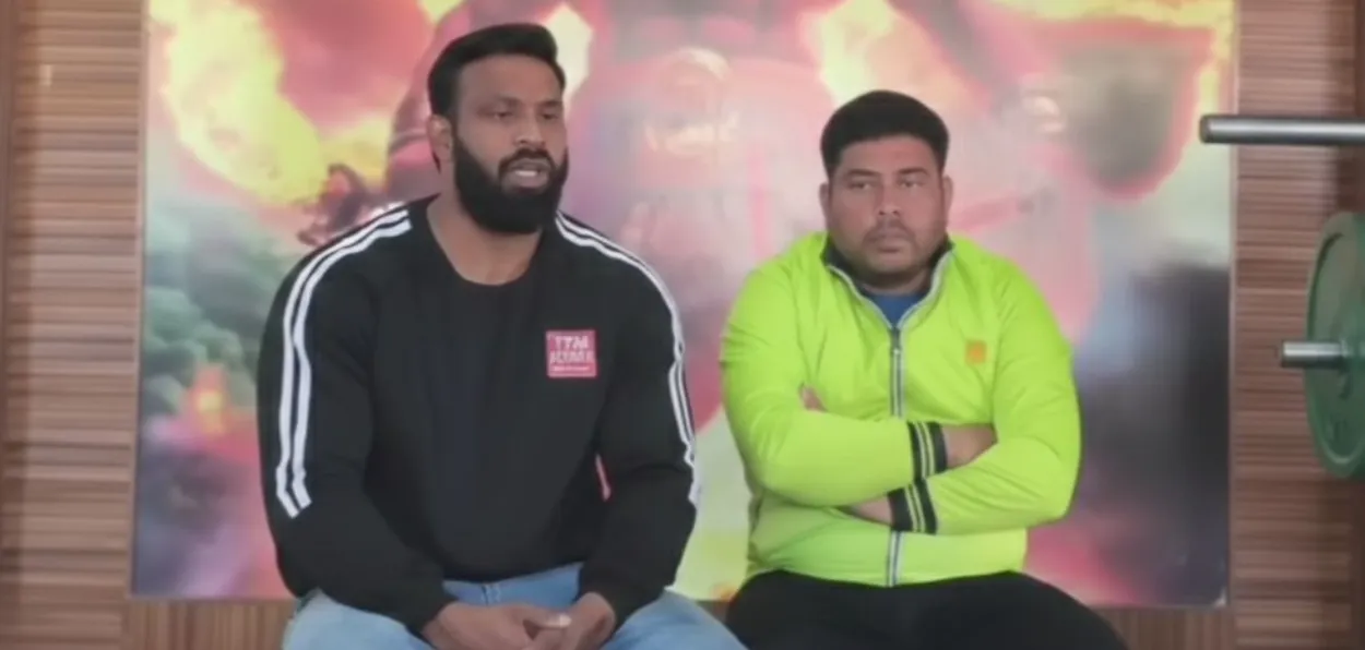 Deepak and Vikas, who intervened and saved a shopkeeper from goons in Kotdwar