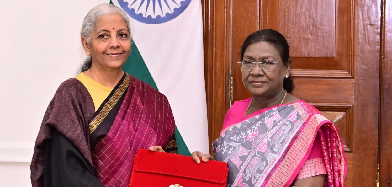 Finance Minister Nirmala Sitharaman with President Droupadi Murmu before leaving to present the Budget in parliament
