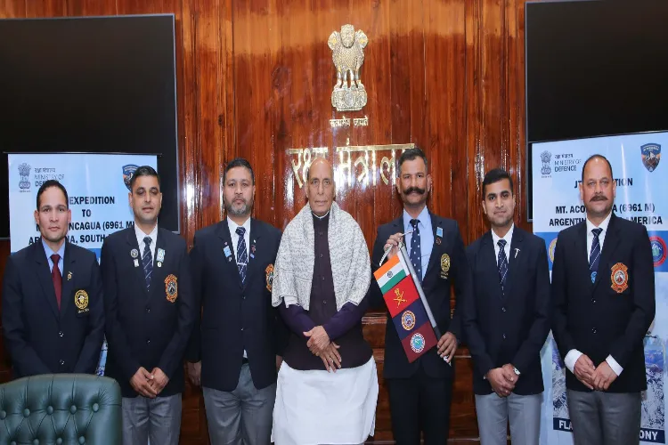 Defence Minister Rajnath Singh flagged off a joint expedition to Mount Aconcagua (6,961 m) in Argentina from New Delhi.