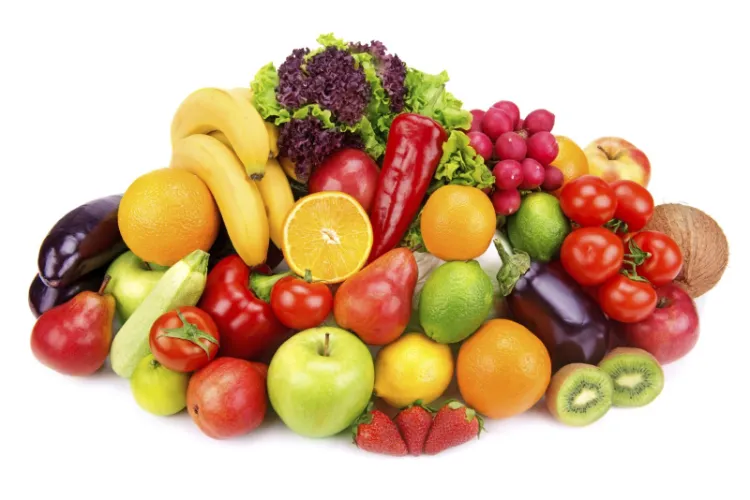 The doctor gave examples of fruits and vegetables in different colours, explaining their benefits.