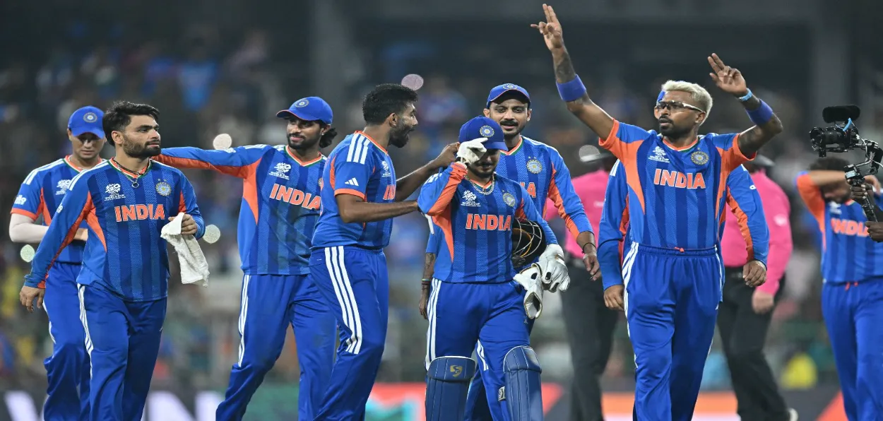 Team India celebrating victory against Pakistan in Colombo stadium