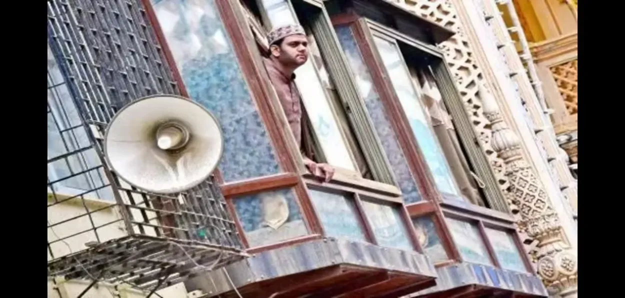 A man peeping out from a mosque in Mumbai (Representational Image)