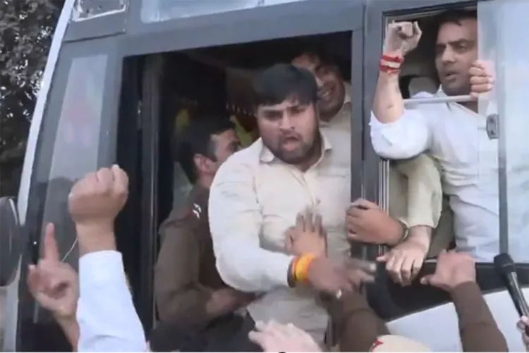 BJP Yuva Morcha members held a demonstration here against the 