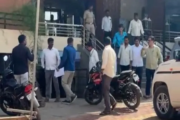 Lokayukta police caught BJP MLA Chandru Lamani allegedly accepting a Rs 5 lakh bribe.