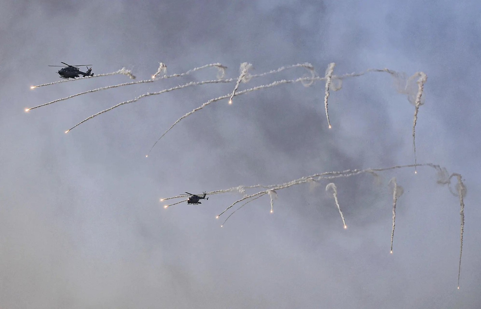 Indian Air Force ALH MK-IV helicopter during rehearsals for #Exercise Vayushakti-26 at Chandan Field Firing Range in Jaisalmer, 