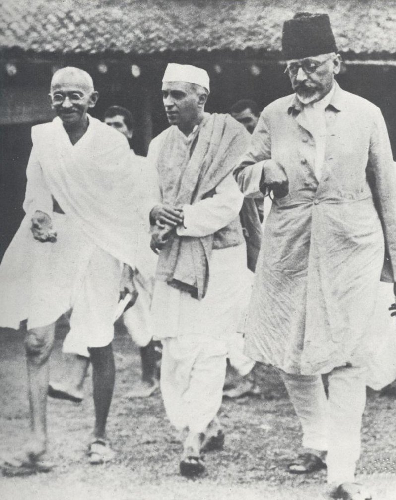 https://www.awazthevoice.in/upload/news/1772014844Abul_Kalam_Azad_with_Jawaharlal_Nehru_and_Mahatma_Gandhi_(Wardha,_August_1935).jpg