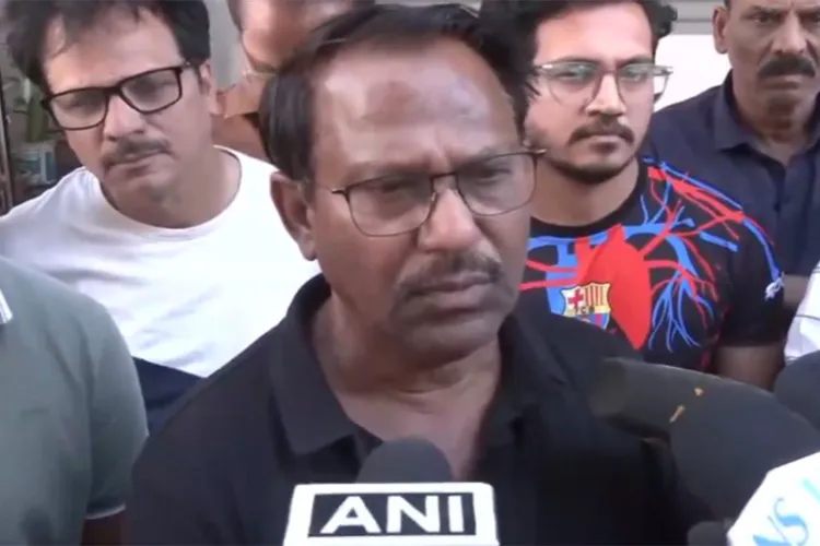 Lieutenant Purvesh Duragkar's father, Ravindra Duragkar