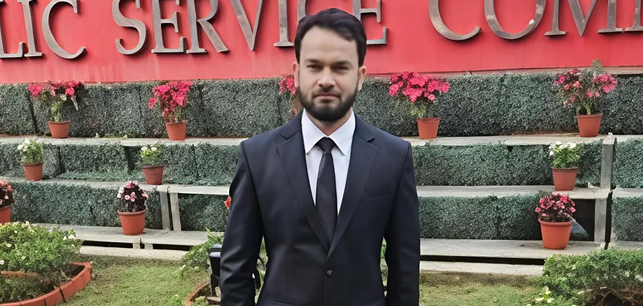 Muneeb Afzal from Kandigram village of Bijbehara, South Kashmir who cleared the UPSAC Civil services examination