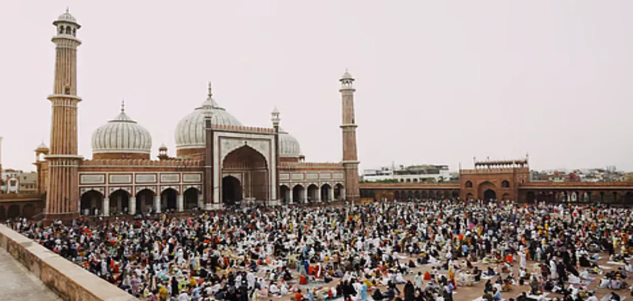 People breaking their fast in Delhi's Jama Masjid