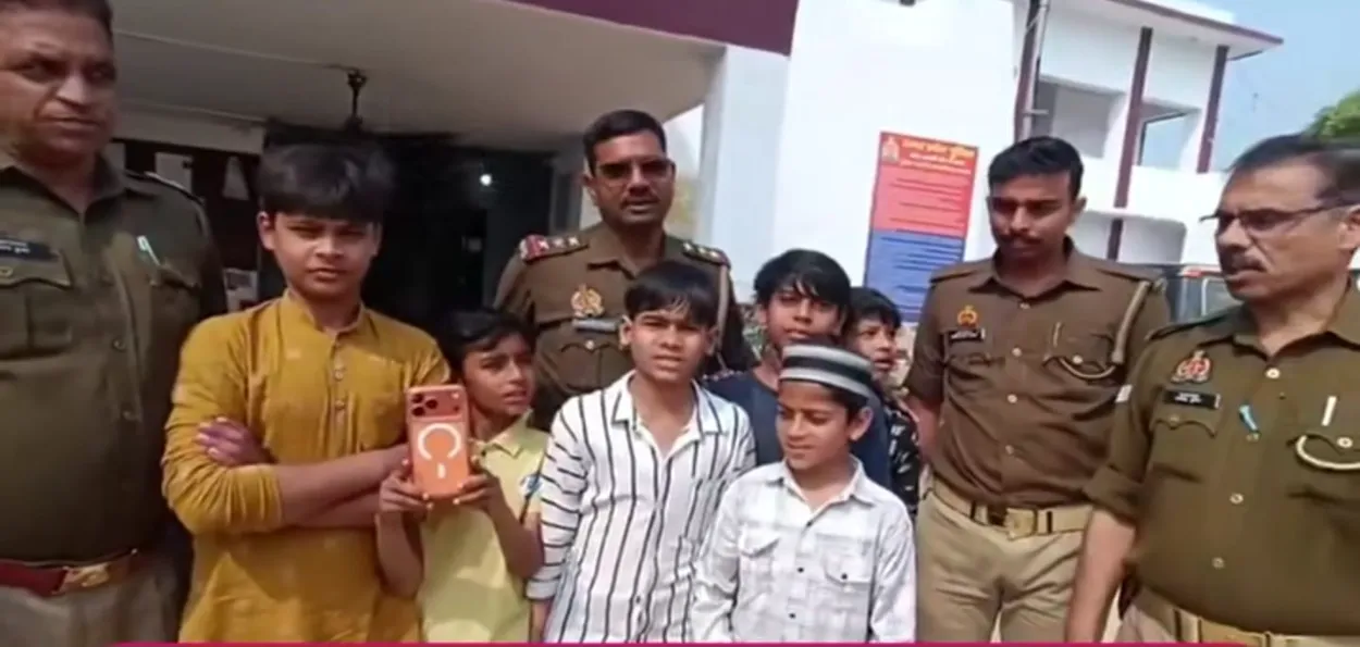 Children showing the smartphone they found with Sambhal Police