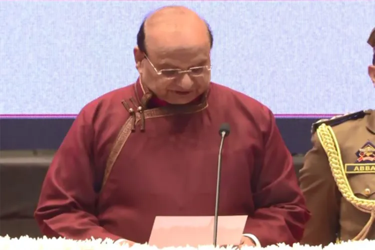 Vinai Kumar Saxena taking oath as Lieutenant Governor of Ladakh 