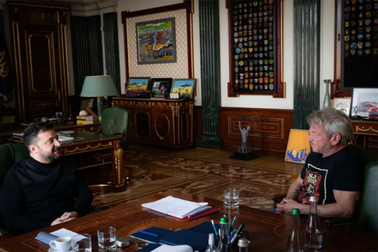 Sean Penn with President Volodymyr Zelenskyy 