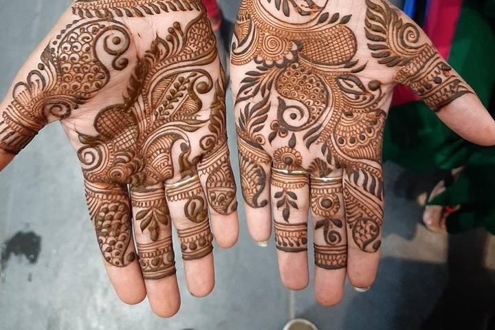 https://www.awazthevoice.in/upload/news/1773833005Mehendi.jpeg