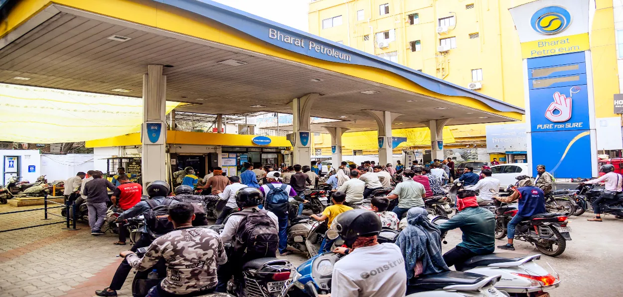Two qheelers' rush at a petrol pump in Nagpur, Maharashtra