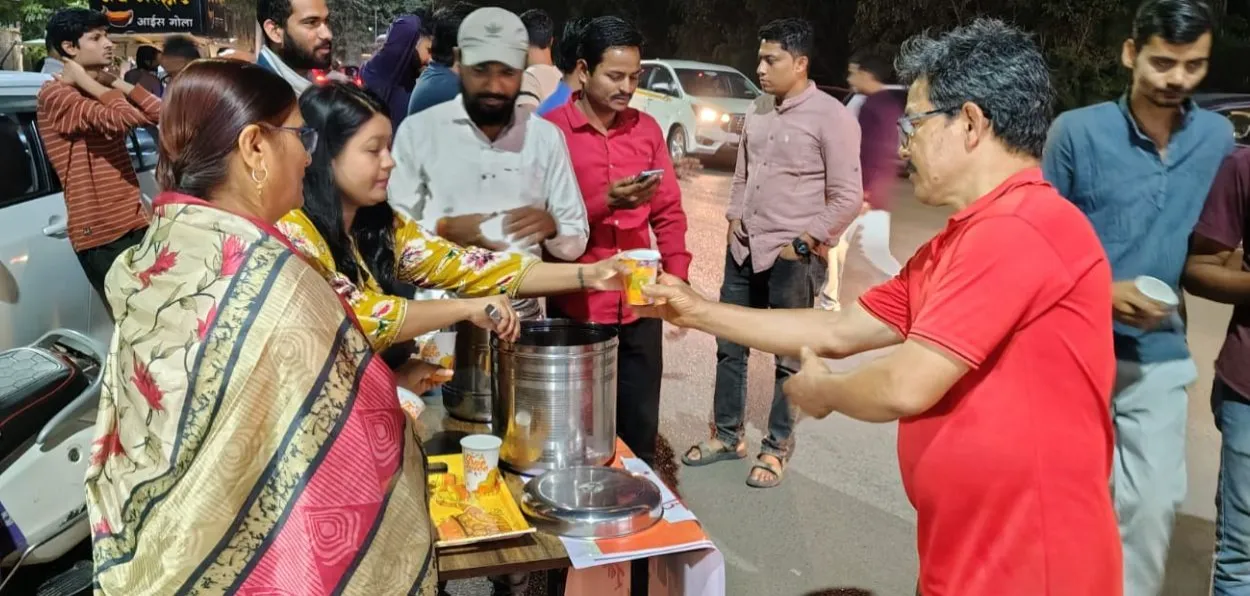 IT professionals set up stall of Mohabbat ki Sherbet in Hinjwadi, Pune