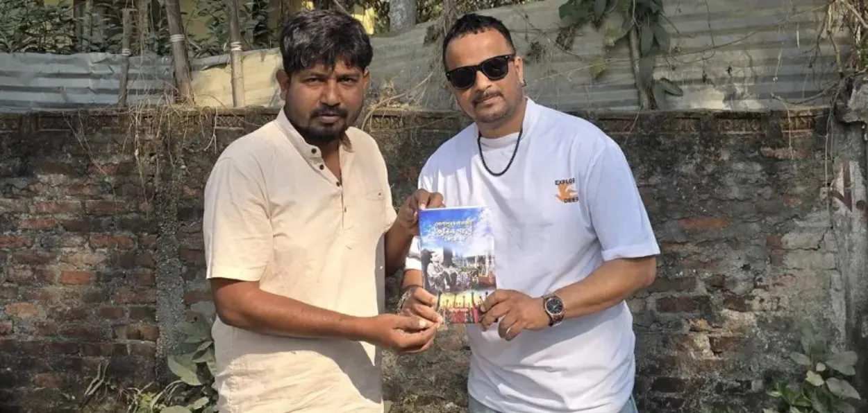 Arifur Rahman  (Left) with a fan during release of his book
