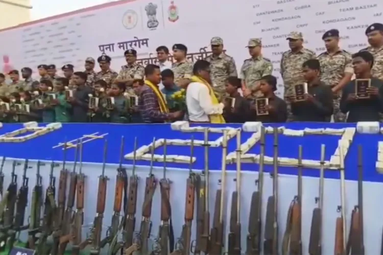 Naxals surrender in Bijapur 