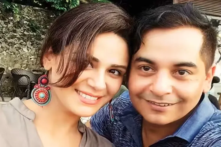 Actors Mona Singh and Gaurav Gera 