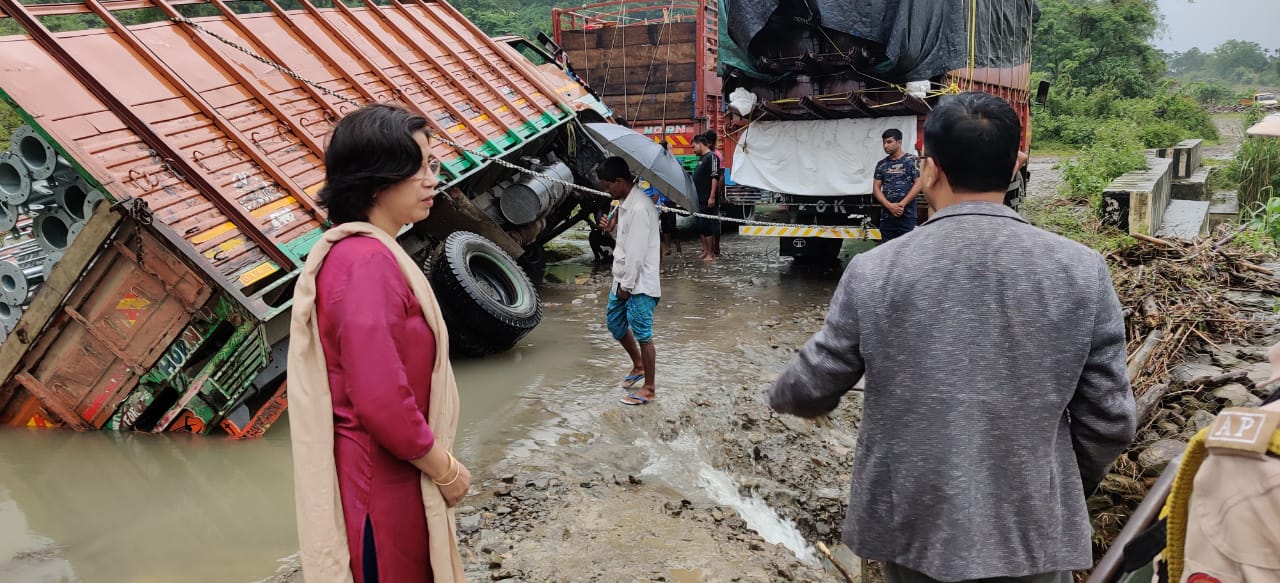 https://www.awazthevoice.in/upload/news/1775031885DC_Nazreen_Ahmed_inspects_and_supervises_calamity-hit_locations_in_Dima_Hasao_district_(1).jpg