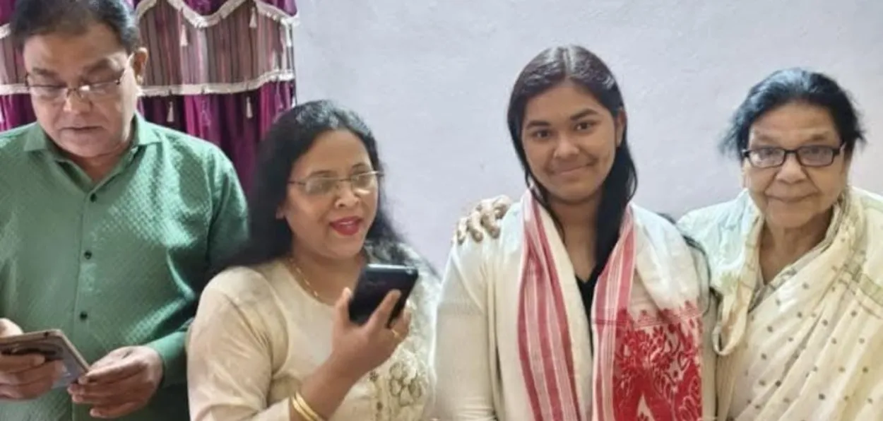  Zia Farah Islam with her parents and grandmother
