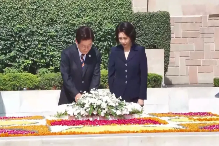 South Korean President Lee Jae-myung and First Lady Kim Hea-kyung pay tribute to Mahatma Gandhi at Rajghat during their state visit to India.