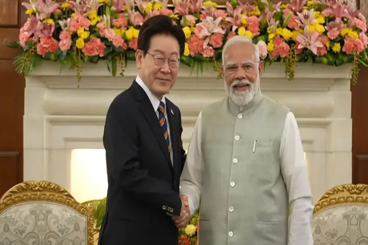 Prime Minister Narendra Modi with South Korean President Lee Jae-myung 