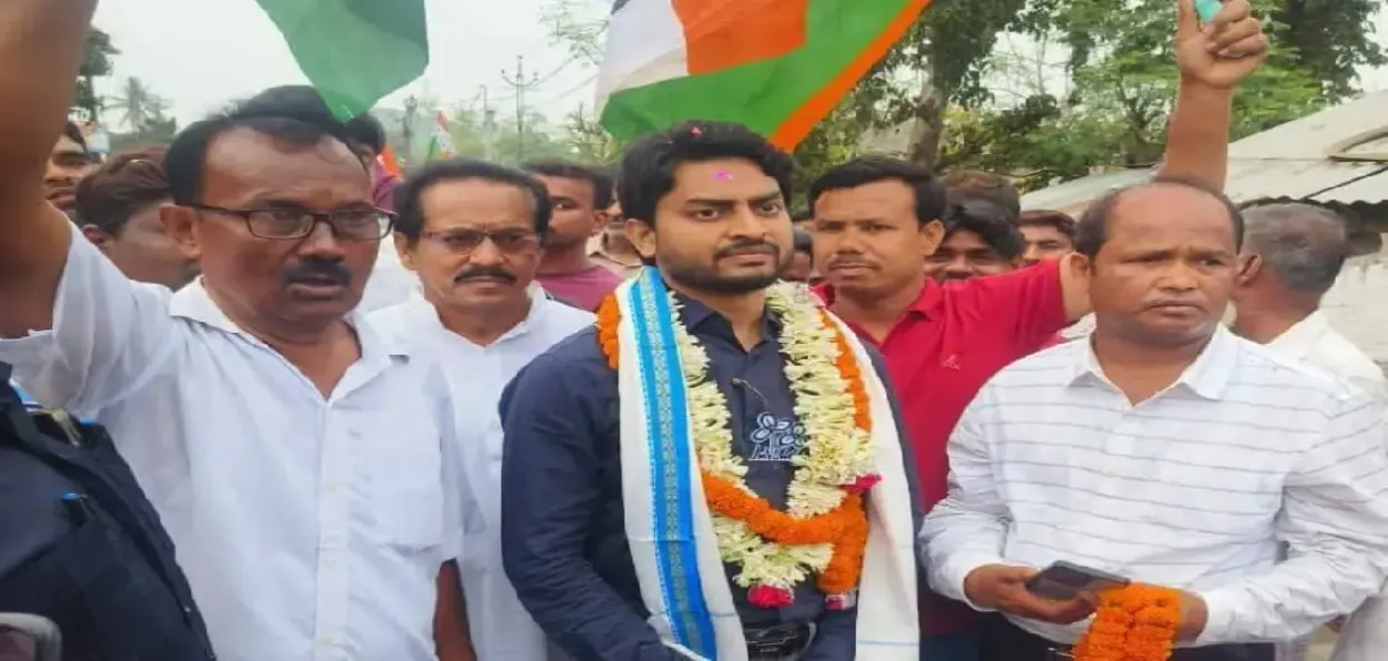 Abdul Aziz campaigning in his contitutency