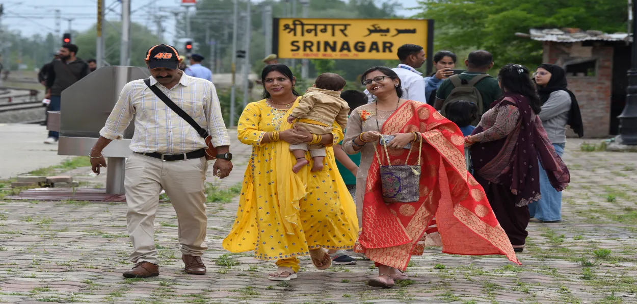 Passengers from Jammu at Srinagar Railway station (Basit Zargar)