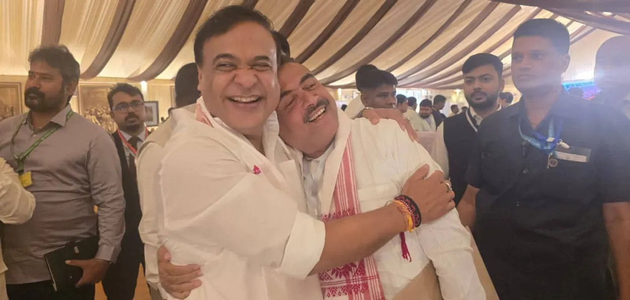 Assam Chief Minister Himanta Biswa sarma with West bengal Chief Minister Suvendu Adhikari