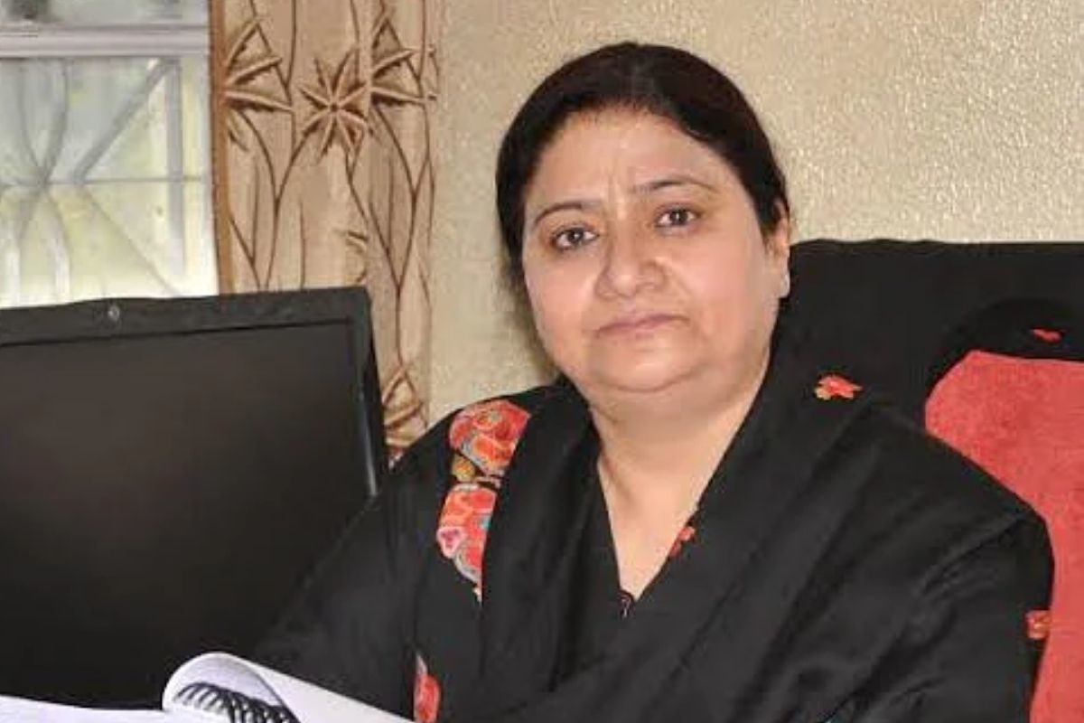 https://www.awazthevoice.in/upload/news/1778924425Nilofer_Khan_5.jpg