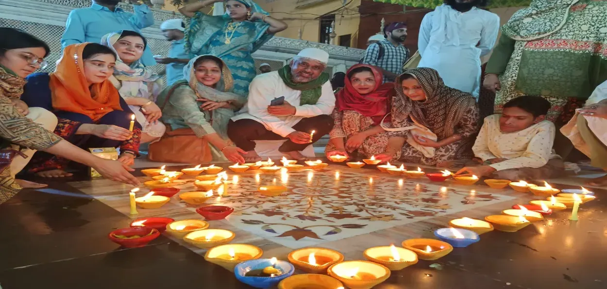 Muslims and Hindus lighting diyas at the Sufi shrine of Nizamuddin Auliya on Diwali in Delhi (File)