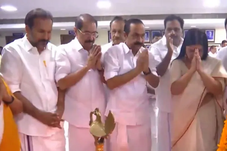 Keralam Chief Minister & others state leaders pay tribute to former PM Rajiv Gandhi 