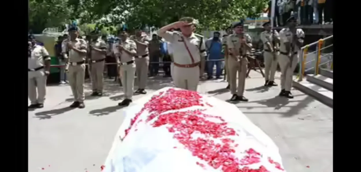 Madhya Pradesh Police paying guard of honour to the body of Sanjana S A, in Bhopal