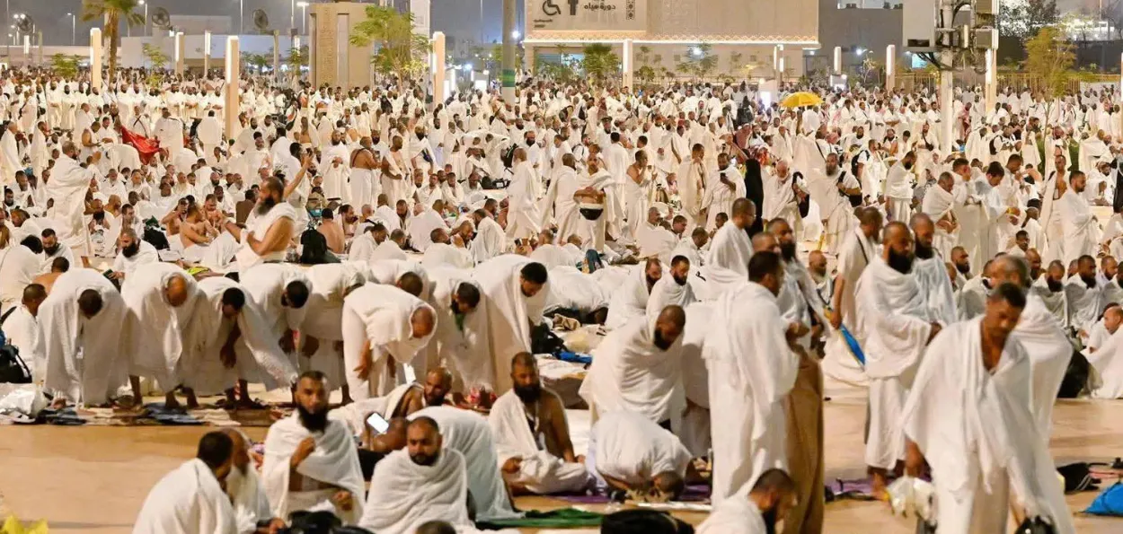 Pilgrims at Muzdalifah, Saudi Arabia