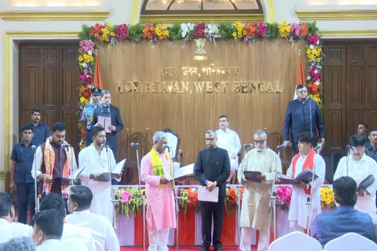 35 ministers took oath at Lok Bhawan 
