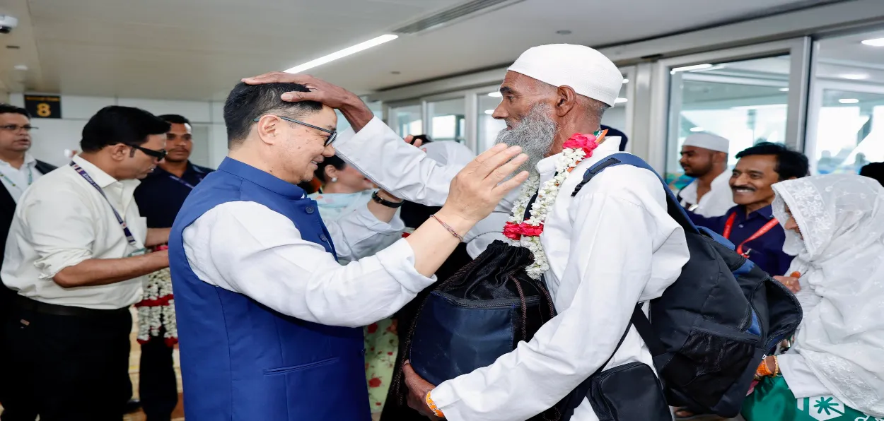 A Hajj pilgrims blessing Union Minister for Minority Affairs Kiren Rijiju at the Delhi airport
