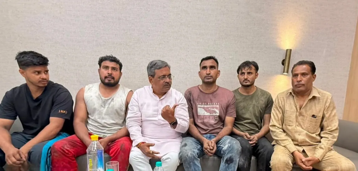  Afzal, Mohammad Shahrukh, Mohammad Aneesh, Mohammad Aamir, and Mohammad Waseem with Satish Upadhaya (X Post of Satish Upadhaya)