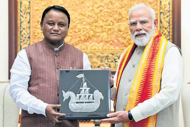 Prime Minister Narendra Modi with Odisha Chief Minister Mohan Charan Majhi 