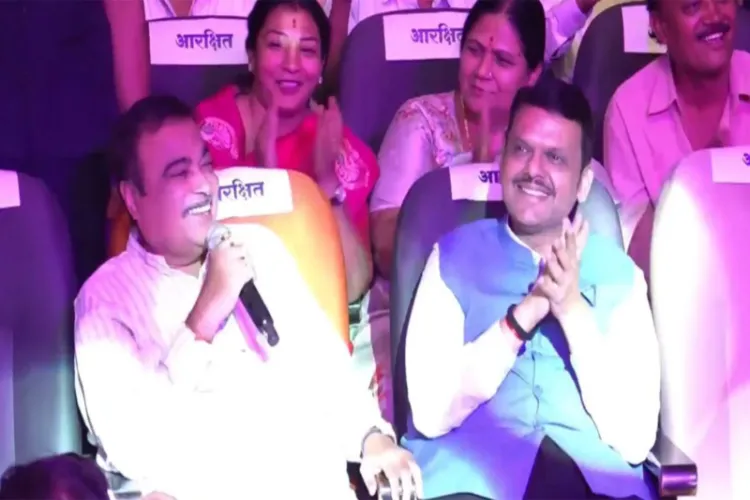 Maharashtra CM Devendra Fadnavis, Union Minister Nitin Gadkari sing at 'Khasdar Krida Mahotsav' closing ceremony 